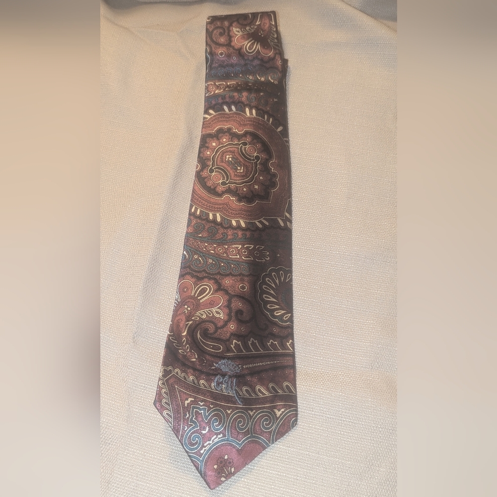 Vintage countess wera silk tie